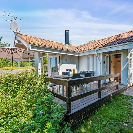 Lovely On An Elevated Natural Plot With Large Terraces, Spa, Sauna And A Hot Tub Close To Forest, And Ebeltofts Charming Casa de Férias *