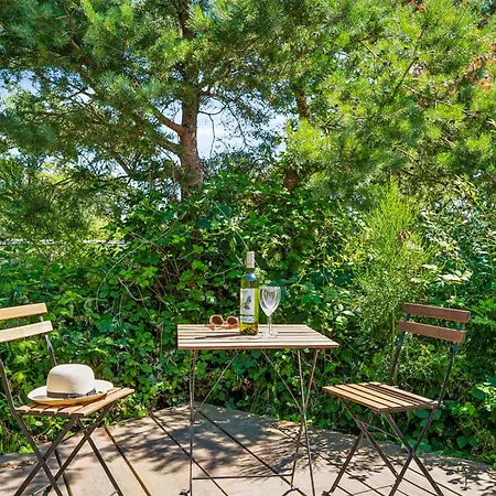 Lovely On An Elevated Natural Plot With Large Terraces, Spa, Sauna And A Hot Tub Close To Forest, And Ebeltofts Charming Casa de Férias *