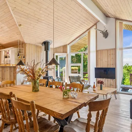 Lovely On An Elevated Natural Plot With Large Terraces, Spa, Sauna And A Hot Tub Close To Forest, And Ebeltofts Charming * Ebeltoft