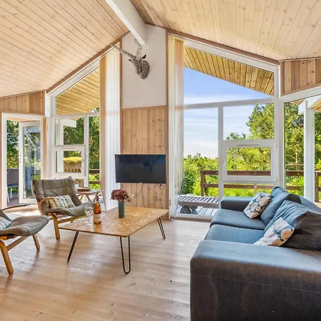 Casa de Férias Lovely On An Elevated Natural Plot With Large Terraces, Spa, Sauna And A Hot Tub Close To Forest, And Ebeltofts Charming *