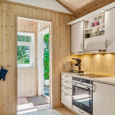 Casa de Férias Lovely On An Elevated Natural Plot With Large Terraces, Spa, Sauna And A Hot Tub Close To Forest, And Ebeltofts Charming