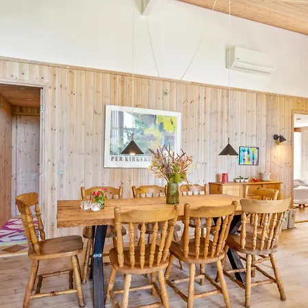 Lovely On An Elevated Natural Plot With Large Terraces, Spa, Sauna And A Hot Tub Close To Forest, And Ebeltofts Charming Casa de Férias *