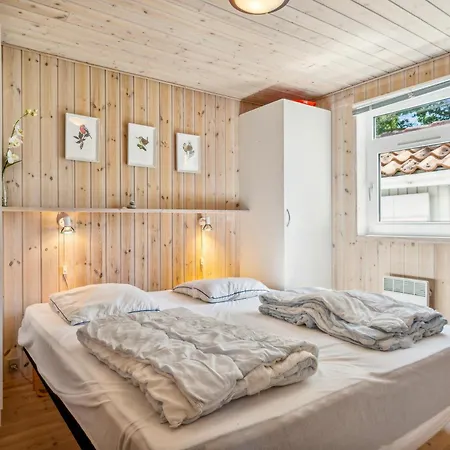Casa de Férias Lovely On An Elevated Natural Plot With Large Terraces, Spa, Sauna And A Hot Tub Close To Forest, And Ebeltofts Charming *